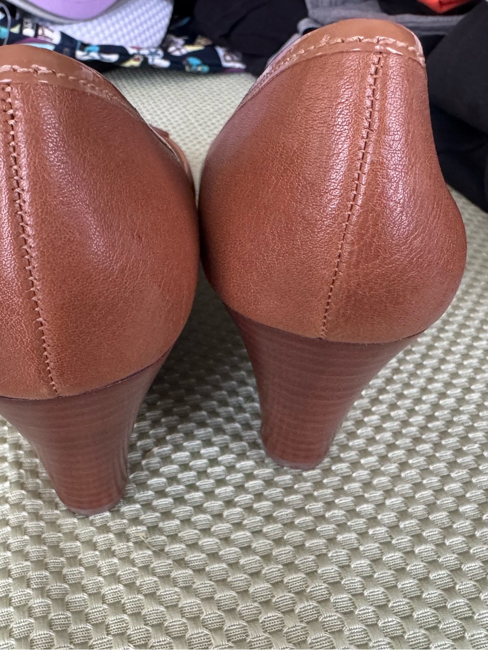 Tory Burch Size 9 Walnut Brown Pebble Leather Logo 3” Wedge Round Toe Pumps NWOT - Picture 7 of 12